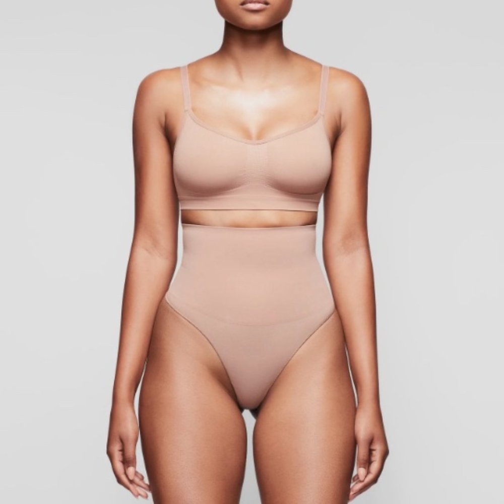 SKIMS SCULPTING BRA SIENNA